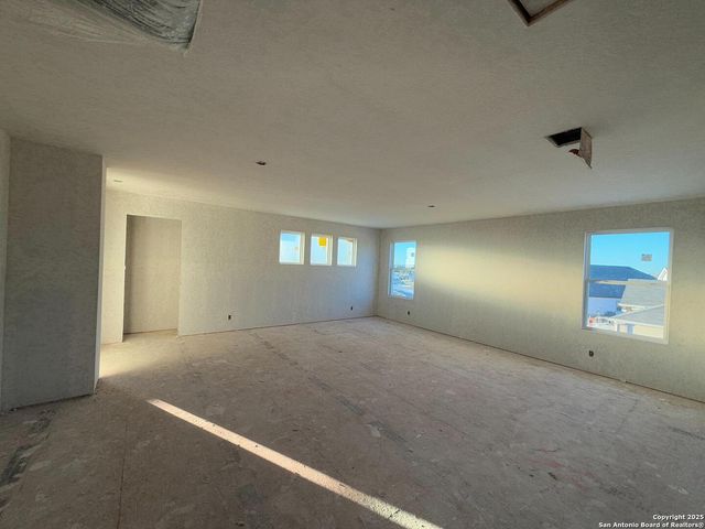 318 Brood Dr, Adkins, TX 78101