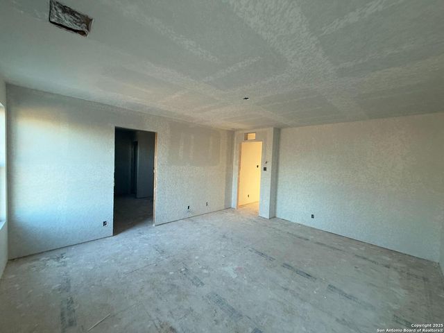 318 Brood Dr, Adkins, TX 78101