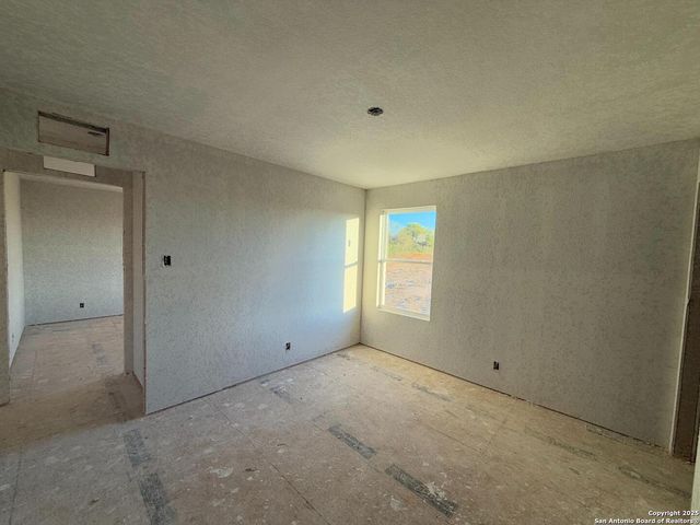 318 Brood Dr, Adkins, TX 78101