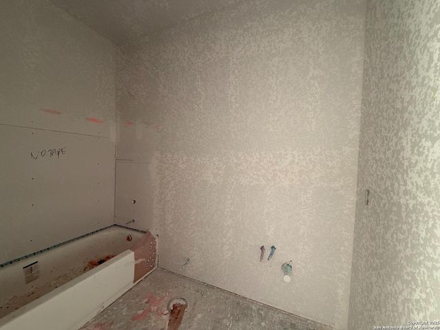 318 Brood Dr, Adkins, TX 78101