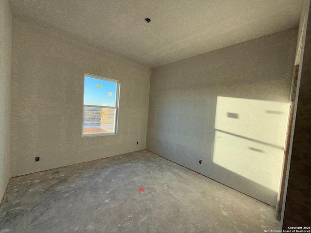 318 Brood Dr, Adkins, TX 78101