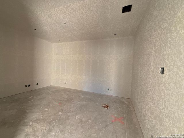 318 Brood Dr, Adkins, TX 78101