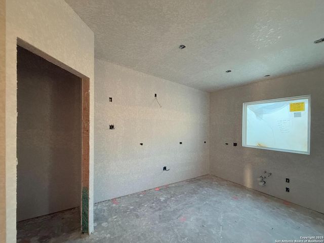 318 Brood Dr, Adkins, TX 78101