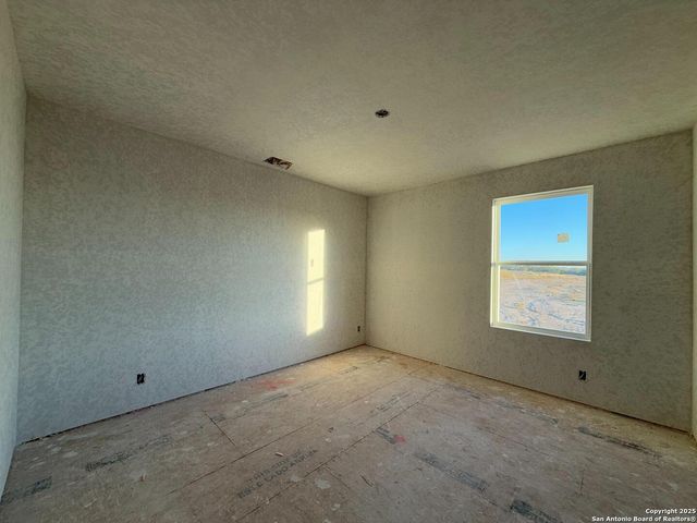 318 Brood Dr, Adkins, TX 78101