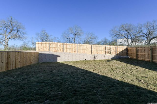 318 Brood Dr, Adkins, TX 78101