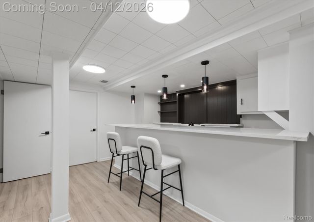 6850 WHITE PINE Drive, Bloomfield Charter Township, MI 48301