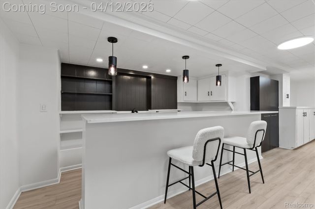 6850 WHITE PINE Drive, Bloomfield Charter Township, MI 48301