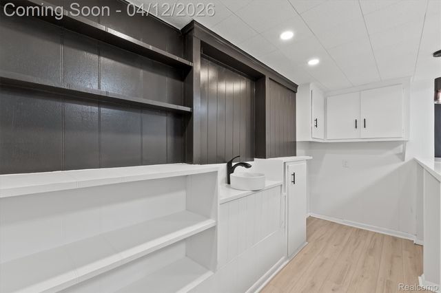 6850 WHITE PINE Drive, Bloomfield Charter Township, MI 48301