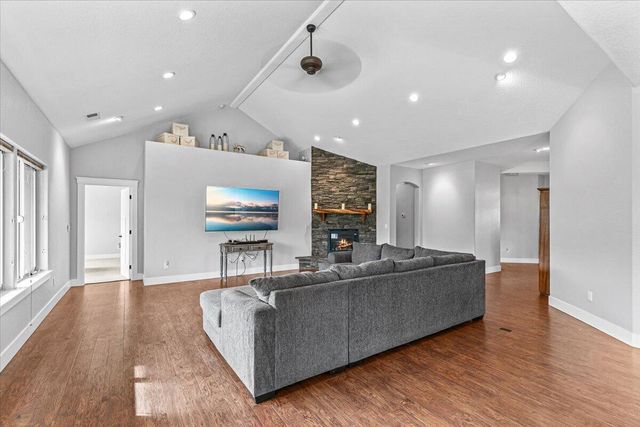 985 Callaway Drive, Medford, OR 97504