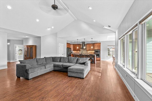 985 Callaway Drive, Medford, OR 97504