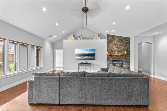 985 Callaway Drive, Medford, OR 97504