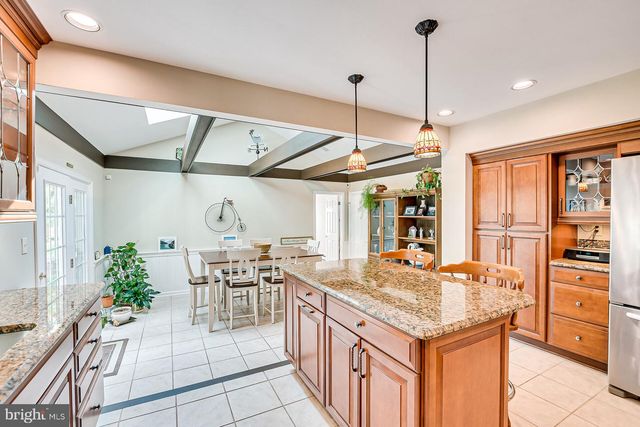 3 CLINTON CT, Kendall Park, NJ 08824