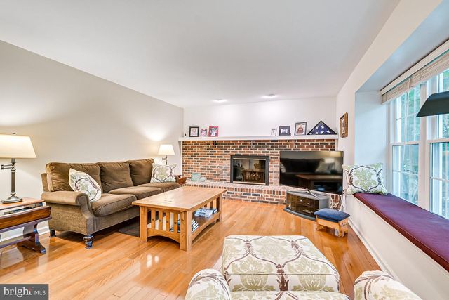 3 CLINTON CT, Kendall Park, NJ 08824