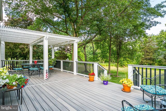 3 CLINTON CT, Kendall Park, NJ 08824