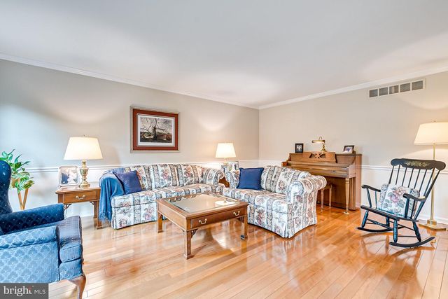 3 CLINTON CT, Kendall Park, NJ 08824