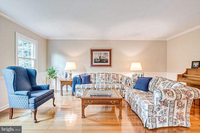 3 CLINTON CT, Kendall Park, NJ 08824