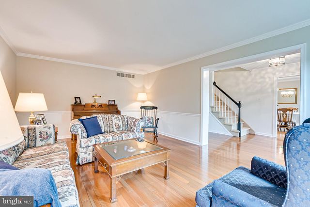 3 CLINTON CT, Kendall Park, NJ 08824