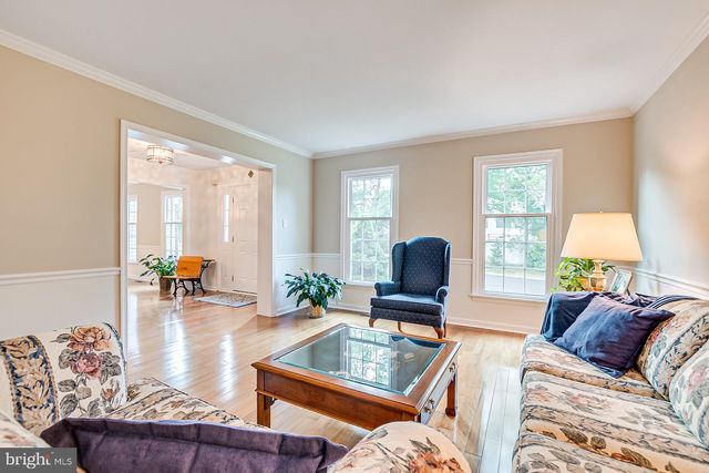 3 CLINTON CT, Kendall Park, NJ 08824