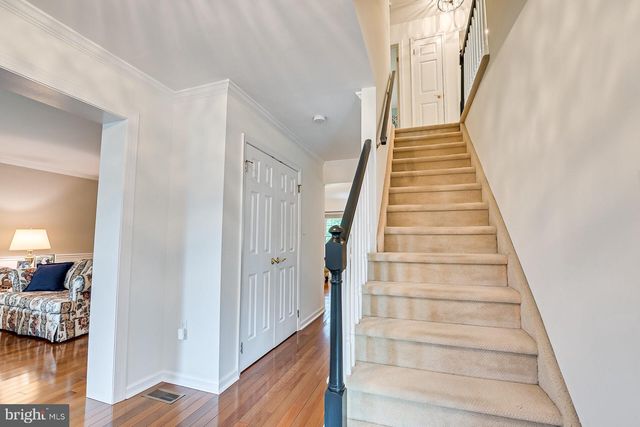 3 CLINTON CT, Kendall Park, NJ 08824