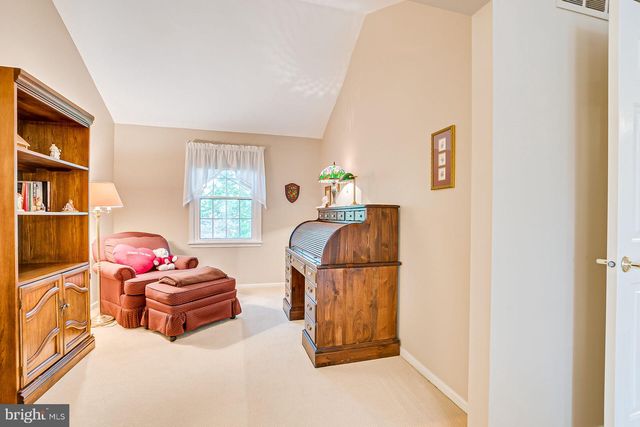 3 CLINTON CT, Kendall Park, NJ 08824