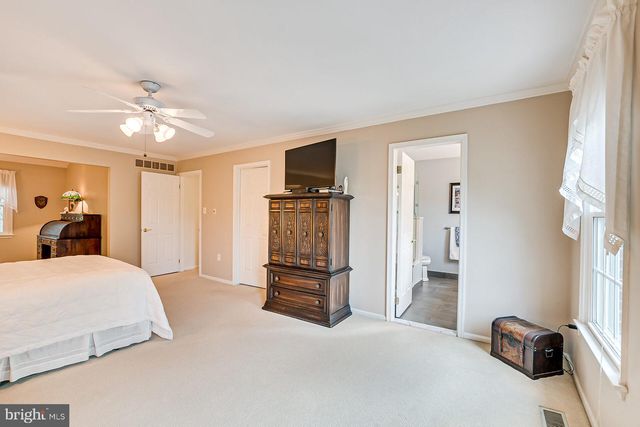 3 CLINTON CT, Kendall Park, NJ 08824