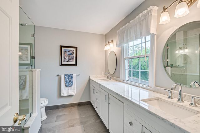 3 CLINTON CT, Kendall Park, NJ 08824