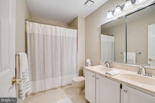 3 CLINTON CT, Kendall Park, NJ 08824