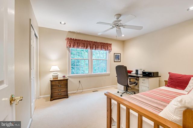 3 CLINTON CT, Kendall Park, NJ 08824