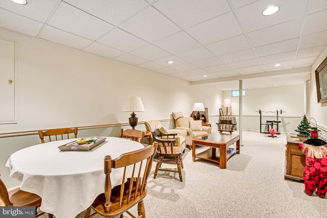 3 CLINTON CT, Kendall Park, NJ 08824