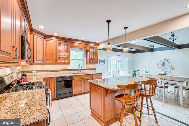 3 CLINTON CT, Kendall Park, NJ 08824