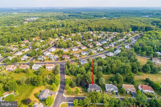 3 CLINTON CT, Kendall Park, NJ 08824