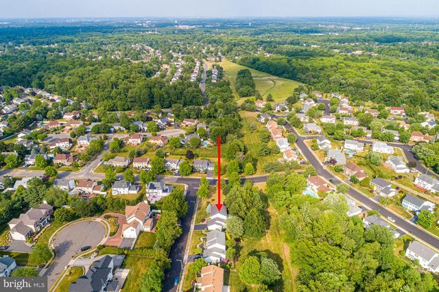 3 CLINTON CT, Kendall Park, NJ 08824