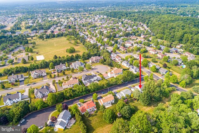 3 CLINTON CT, Kendall Park, NJ 08824