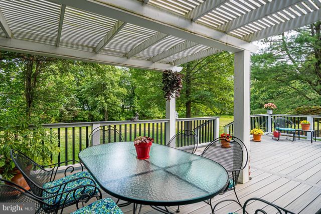 3 CLINTON CT, Kendall Park, NJ 08824