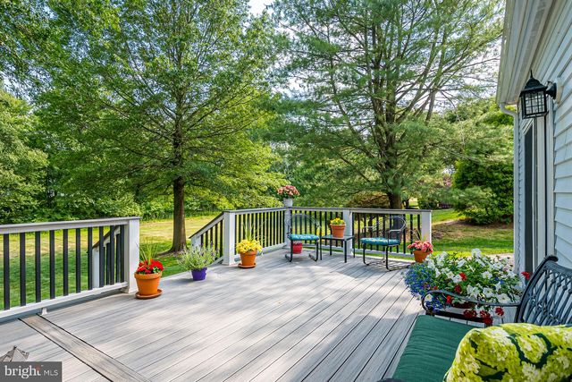 3 CLINTON CT, Kendall Park, NJ 08824