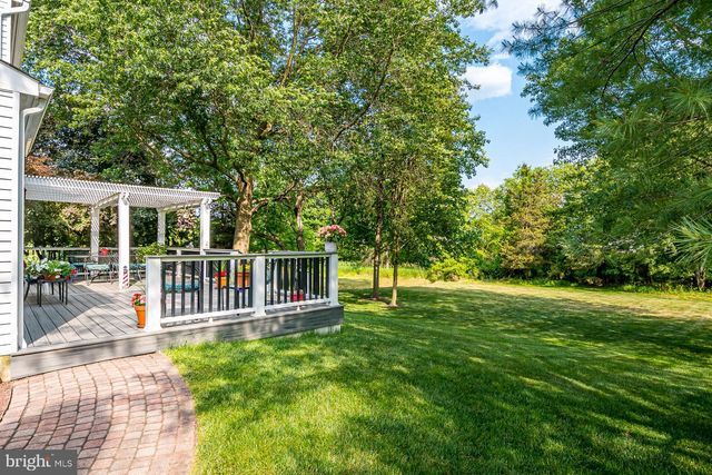 3 CLINTON CT, Kendall Park, NJ 08824