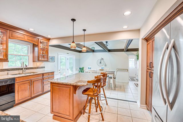 3 CLINTON CT, Kendall Park, NJ 08824