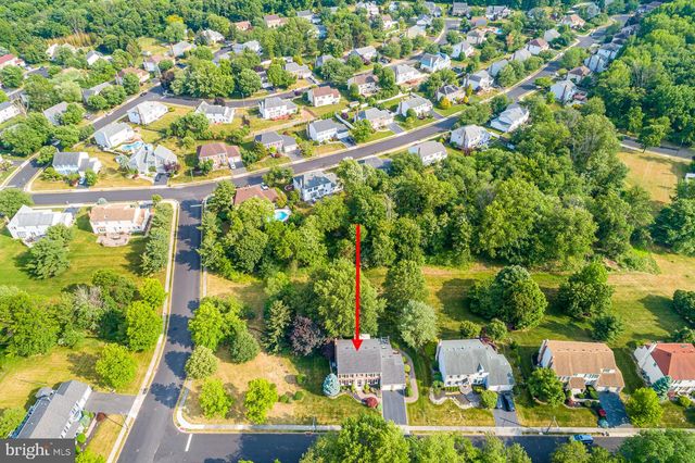 3 CLINTON CT, Kendall Park, NJ 08824