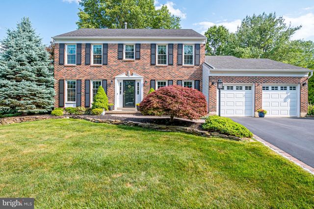 3 CLINTON CT, Kendall Park, NJ 08824