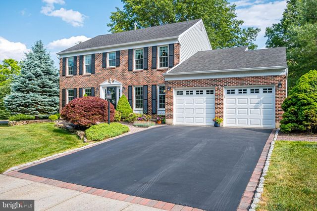 3 CLINTON CT, Kendall Park, NJ 08824