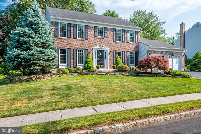 3 CLINTON CT, Kendall Park, NJ 08824