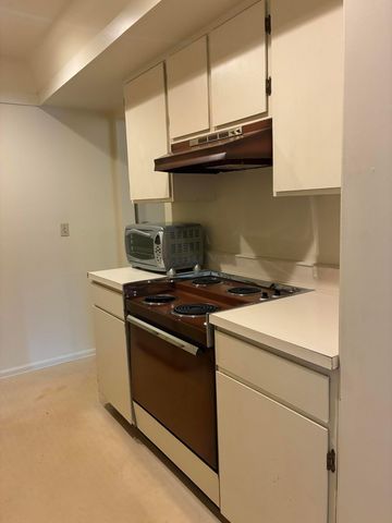 892 Chatham Lane, W, Columbus, OH 43221
