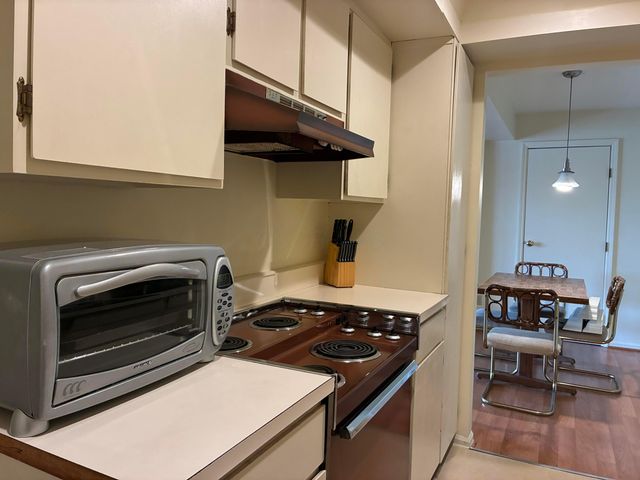 892 Chatham Lane, W, Columbus, OH 43221