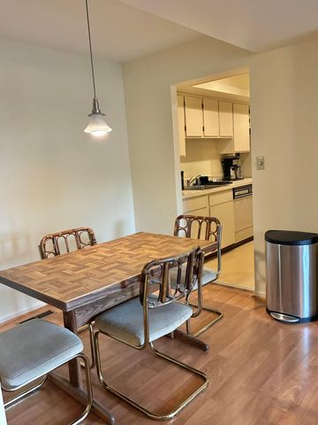 892 Chatham Lane, W, Columbus, OH 43221