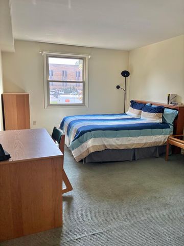 892 Chatham Lane, W, Columbus, OH 43221