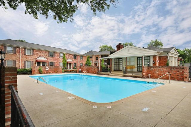 892 Chatham Lane, W, Columbus, OH 43221
