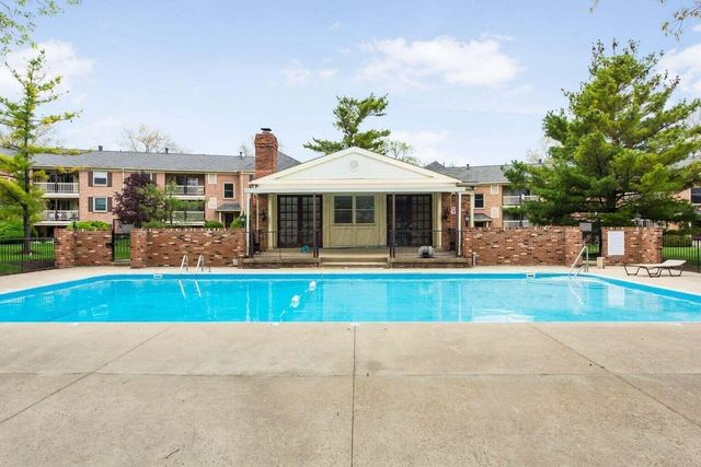 892 Chatham Lane, W, Columbus, OH 43221