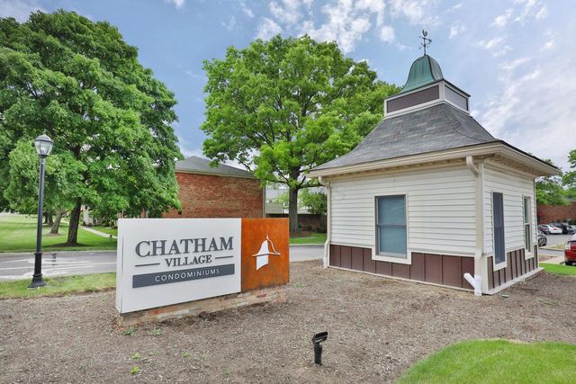892 Chatham Lane, W, Columbus, OH 43221
