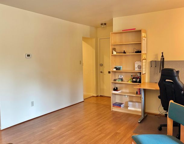 892 Chatham Lane, W, Columbus, OH 43221