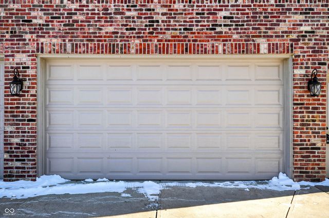 6460 Deerfield Drive, Greenwood, IN 46143